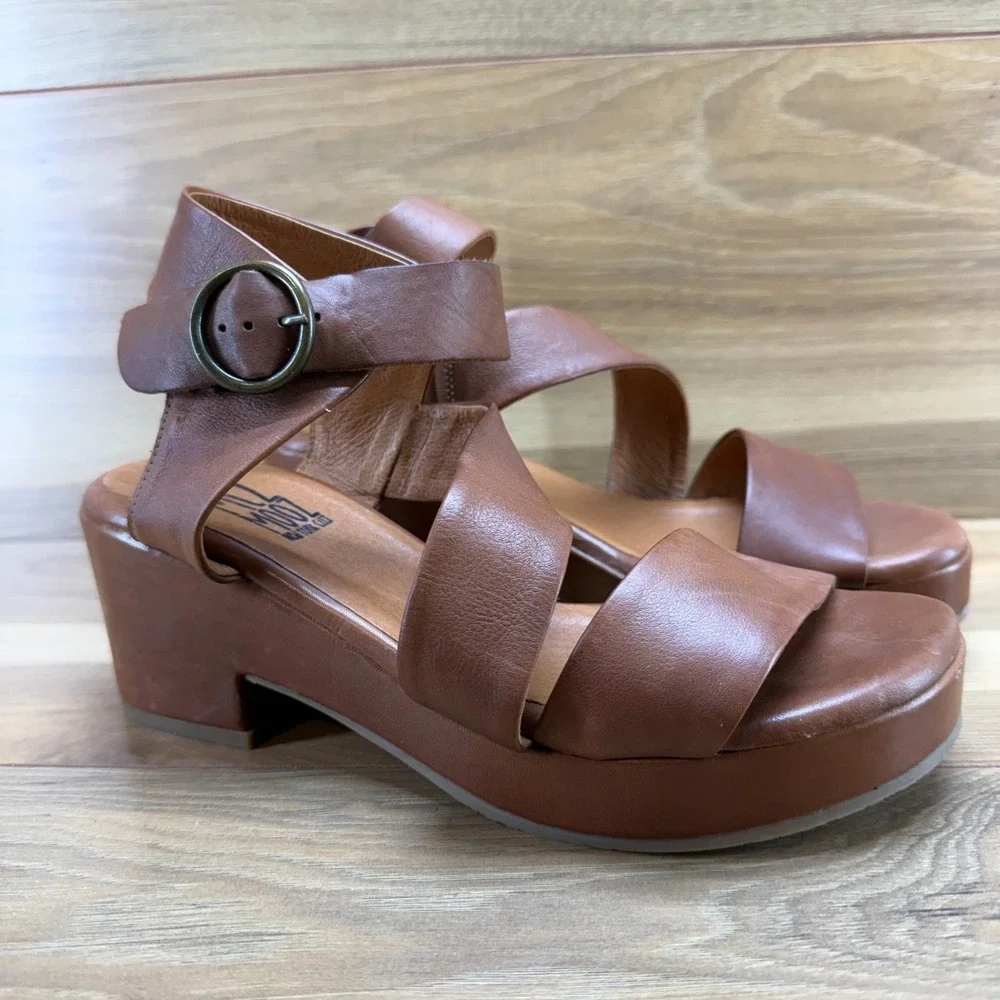 Miz Mooz Gill Sandals Womens 8 EU 38 Brown Leather Chunky Buckle Strap - Picture 2 of 8